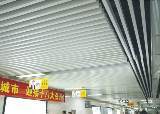 फ़्लोटिंग वाणिज्यिक छत टाइलें, अल्युमीनियम लकड़ी के बुलेट के आकार के साथ ट्यूब