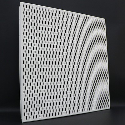 ट्री पत्ती 5 × 20 छिद्रित एल्यूमीनियम मिश्र धातु क्लिप छत में 600 × 600 मिमी सफेद रंग