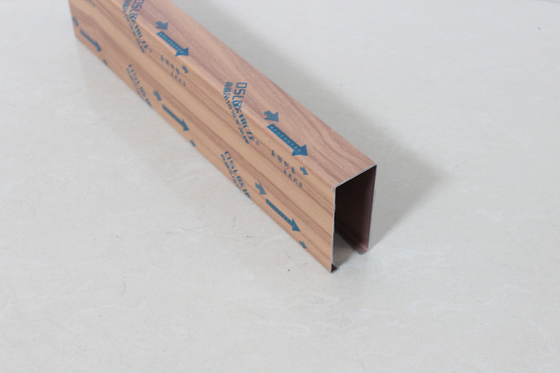 लकड़ी के रंग एल्यूमिनियम रैखिक ड्रॉप डाउन छत टाइल्स यू-आकार