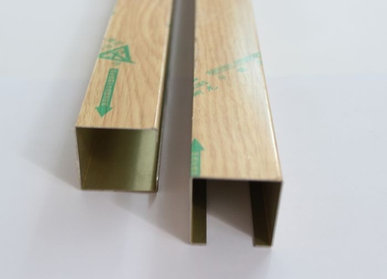 आंतरिक सजावट के लिए लकड़ी अनाज रंग यू आकार रैखिक धातु छत